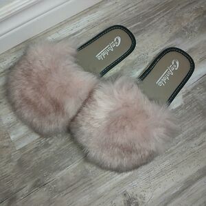 Pink Fuzzy Slippers – Women’s Size 8/8.5, Cozy Faux Fur Slip On House Shoes
